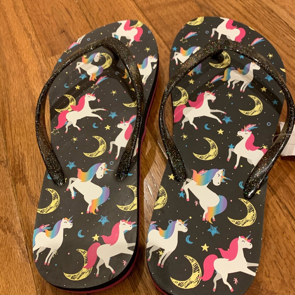 Big Girls size 4 flip flops